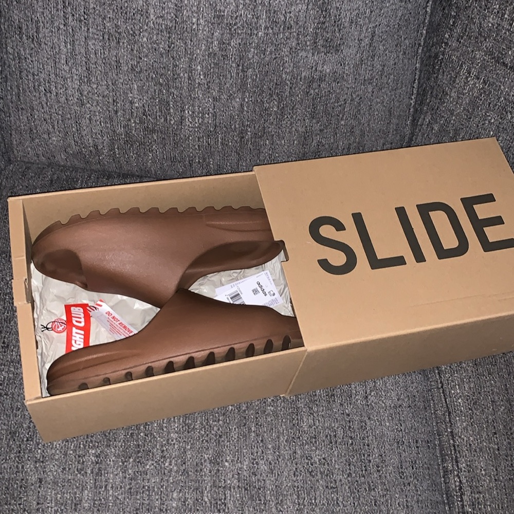 Yeezy Slides “Flax”